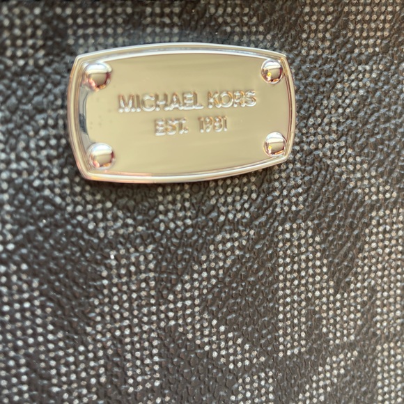 Michael Kors NWOT Fanny/Belt Bag. Black and Grey Size Large? - Picture 5 of 9